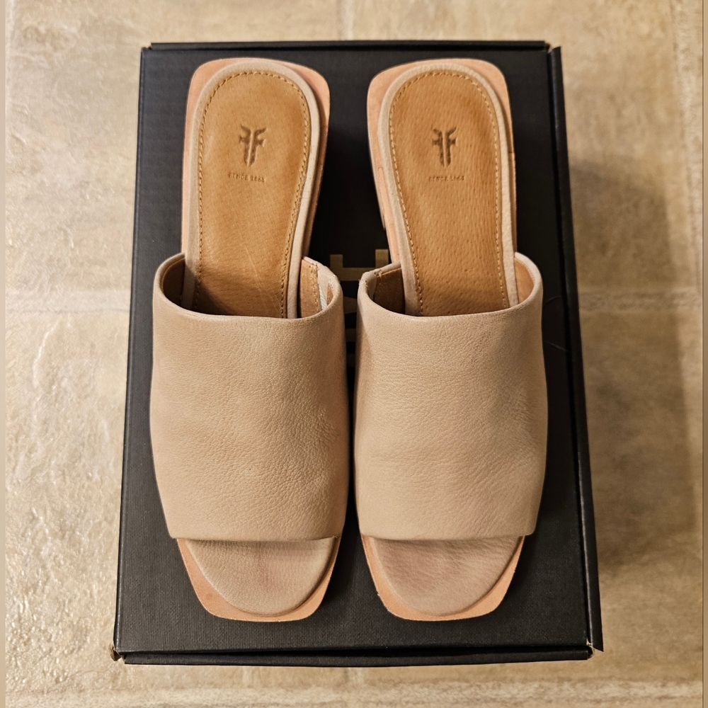 Frye Beige / Nude Leather Slide Mules Sandals Size 6